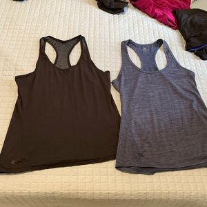 Bundle of 2 athleta tops. Great condition. Size S